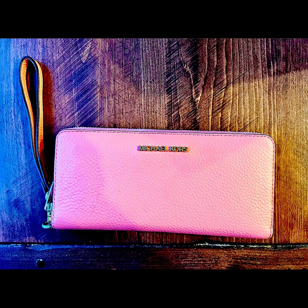 Michael Kors Jet Set Large Pebbled Leather Wristlet with tag attached - Picture 1 of 4